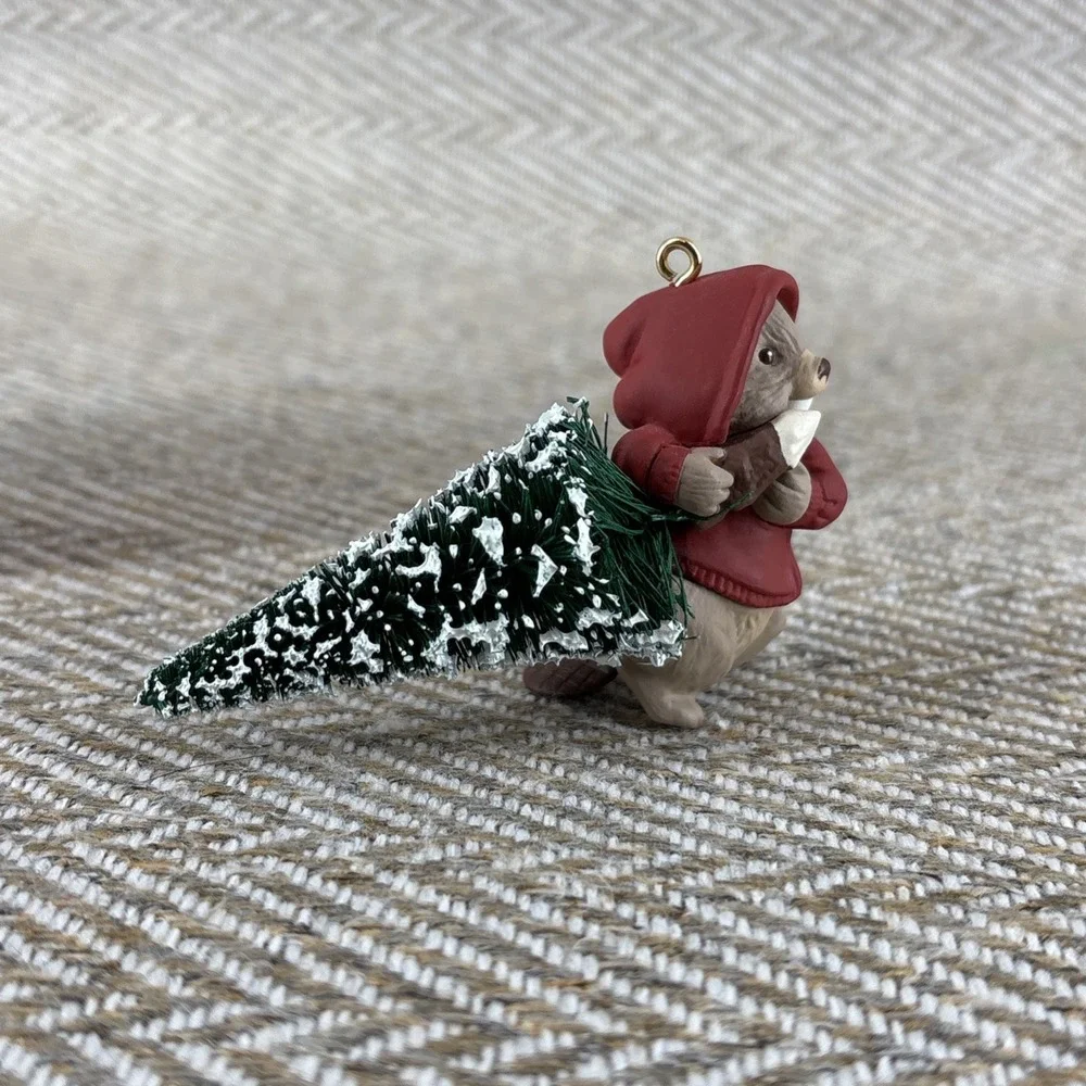 HALLMARK CHRISTMAS KEEPSAKE ORNAMENT IN BOX  DAD 1995 BEAVER WITH TREE